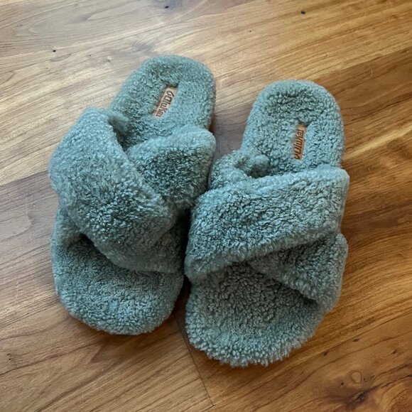 NWOT ** OluKai Hila Heu Plush Curly Shearling Sandal - Picture 2 of 6